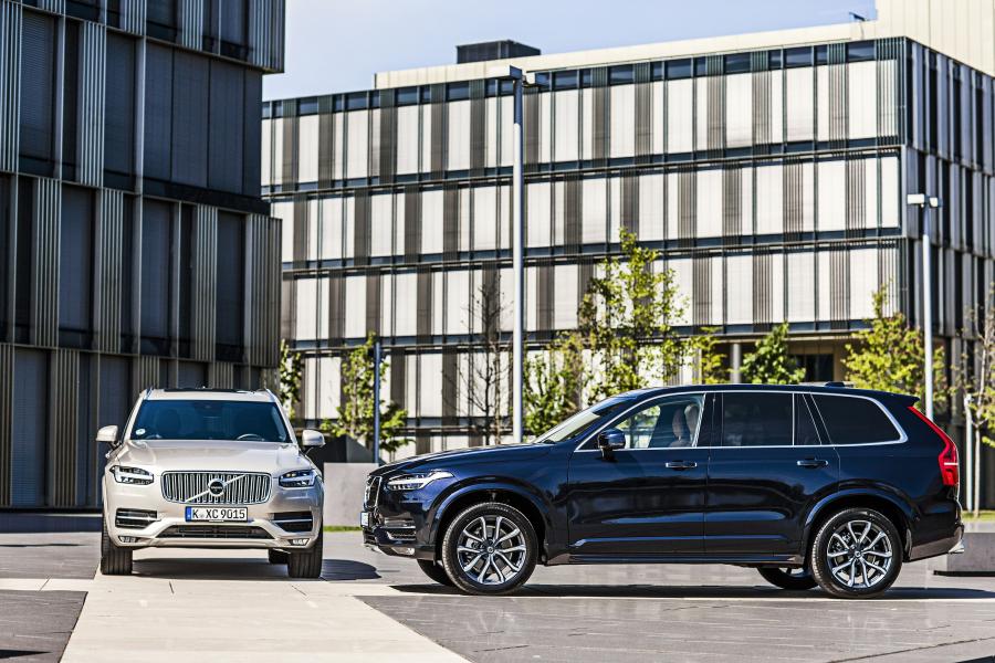  Volvo XC90 D5 Momentum 2015 года  (фото 3 из 26)